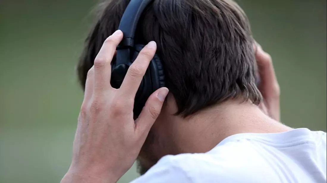 Mann mit KopfhÃ¶rern - Bild: über dts Nachrichtenagentur