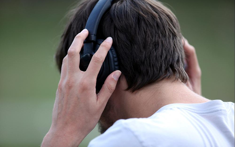 Mann mit Kopfhörern (Archiv) - Foto: über dts Nachrichtenagentur