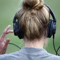 Frau mit KopfhÃ¶rern - Foto: über dts Nachrichtenagentur