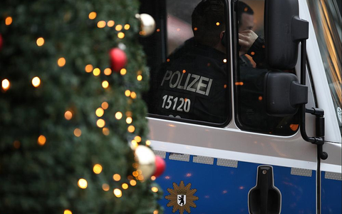 Polizei auf Weihnachtsmarkt (Archiv) - Foto: über dts Nachrichtenagentur