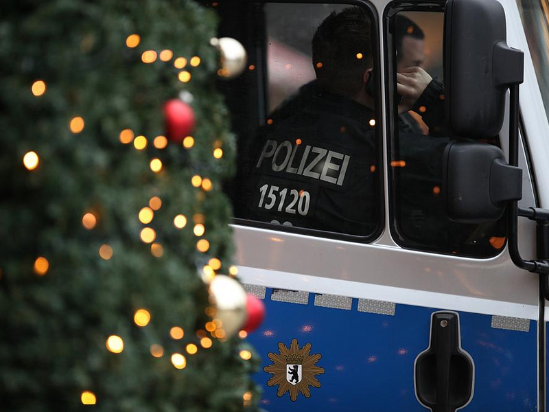 Polizei auf Weihnachtsmarkt (Archiv) - Foto: über dts Nachrichtenagentur