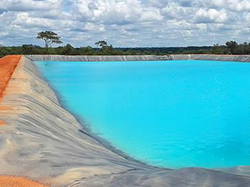 SXEW-Teich mit Kupferlösung - Foto: Tiger Resources