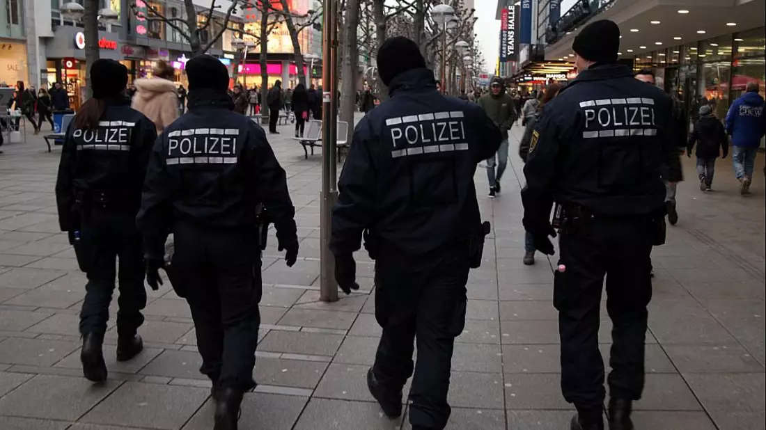 Polizei in einer Fußgängerzone (Archiv) - Bild: über dts Nachrichtenagentur