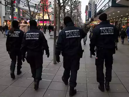 Polizei in einer Fußgängerzone von Stuttgart (Archiv) - Foto: über dts Nachrichtenagentur