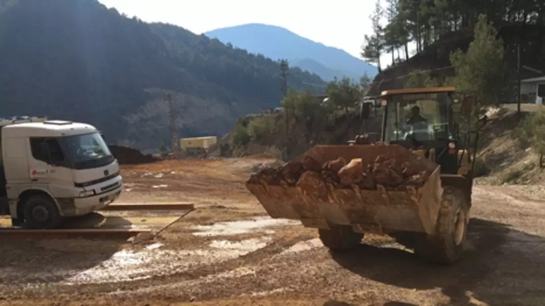 Erzverladung - Bild: Pasinex Resources Ltd.