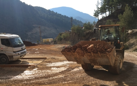 Erzverladung - Foto: Pasinex Resources Ltd.