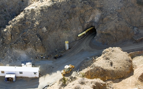 Eingang zur historischen Madison-Mine - Foto: Broadway Gold Mining