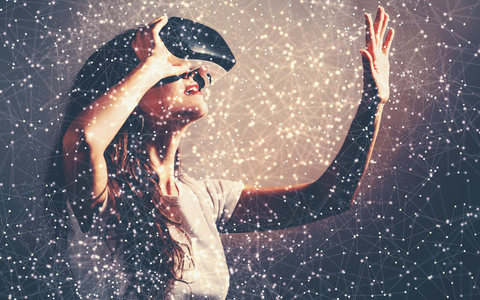 Virtual Reality ist der Trend der Zukunft. Allerdings bietet die virtuelle Realität nicht nur Chancen für die Unterhaltungsindustrie - Foto: Melpomene – 552221818 / Shutterstock.com