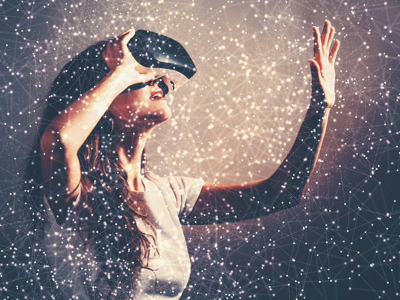 Virtual Reality ist der Trend der Zukunft. Allerdings bietet die virtuelle Realität nicht nur Chancen für die Unterhaltungsindustrie - Foto: Melpomene – 552221818 / Shutterstock.com