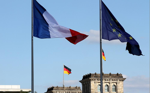 Fahnen von Deutschland, Frankreich und der EU (Archiv) - Foto: über dts Nachrichtenagentur