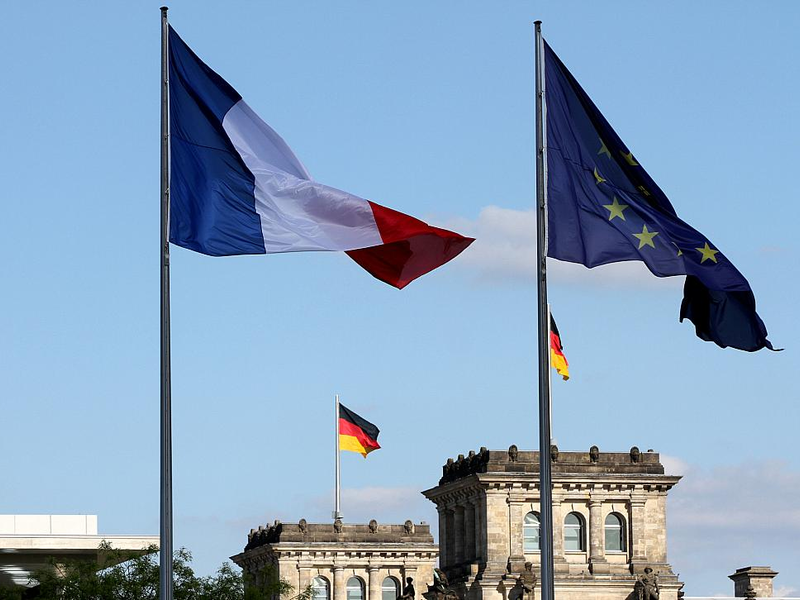 Fahnen von Deutschland, Frankreich und der EU (Archiv) - Foto: über dts Nachrichtenagentur