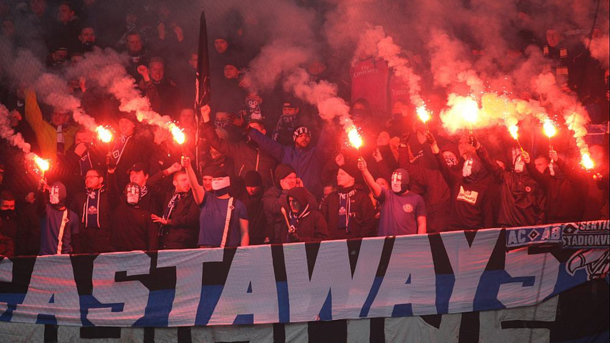 HSV-Fans mit Pyrotechnik (Archiv) - Foto: über dts Nachrichtenagentur