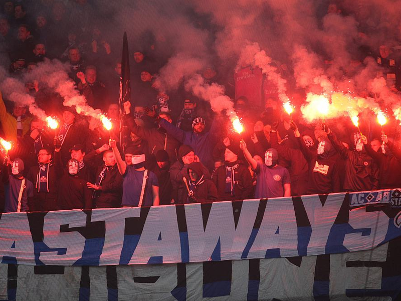 HSV-Fans mit Pyrotechnik (Archiv) - Foto: über dts Nachrichtenagentur