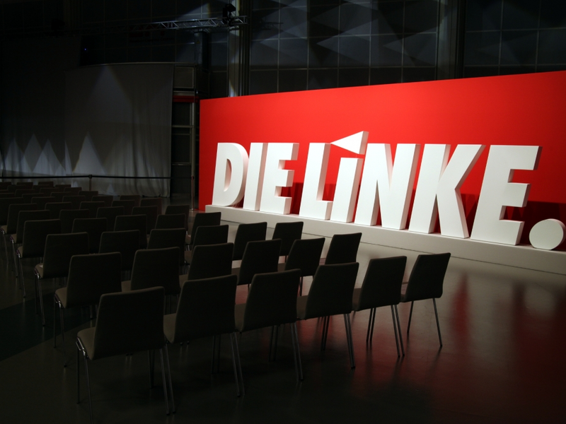 Linkspartei-Logo auf Parteitag - Foto: über dts Nachrichtenagentur
