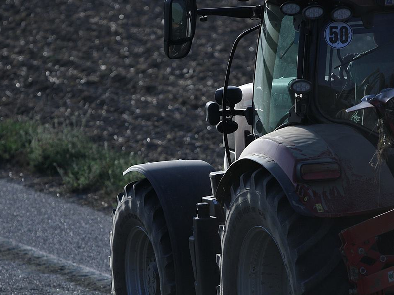 Bauer auf Traktor - Foto: über dts Nachrichtenagentur