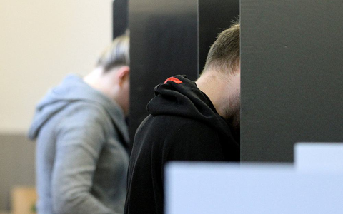 Wähler in einem Wahllokal (Archiv) - Foto: über dts Nachrichtenagentur