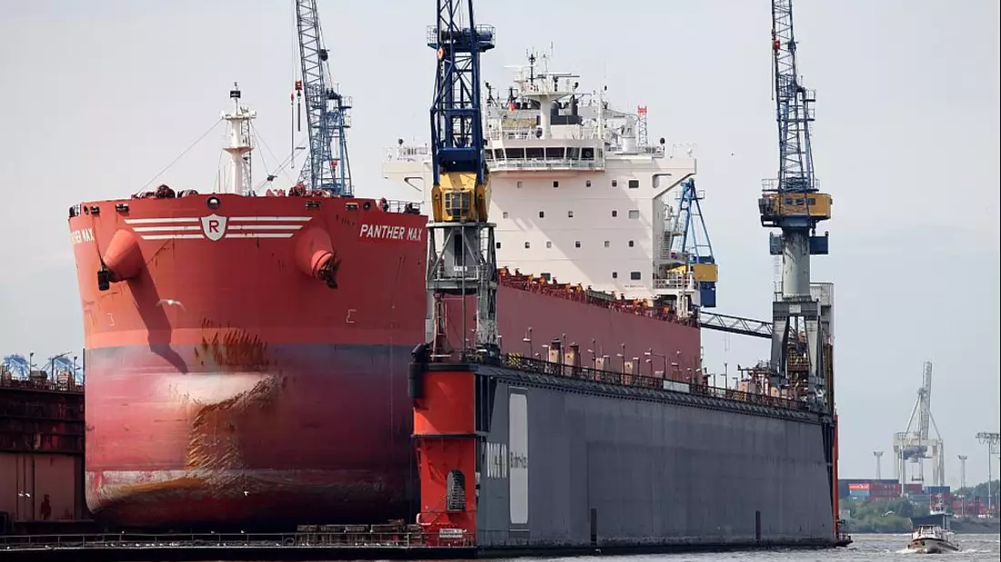 Schiff in einer Werft - Bild: über dts Nachrichtenagentur