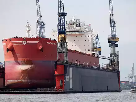 Schiff in einer Werft (Archiv) - Foto: über dts Nachrichtenagentur
