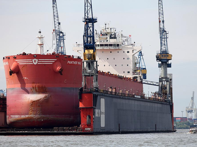Schiff in einer Werft (Archiv) - Foto: über dts Nachrichtenagentur