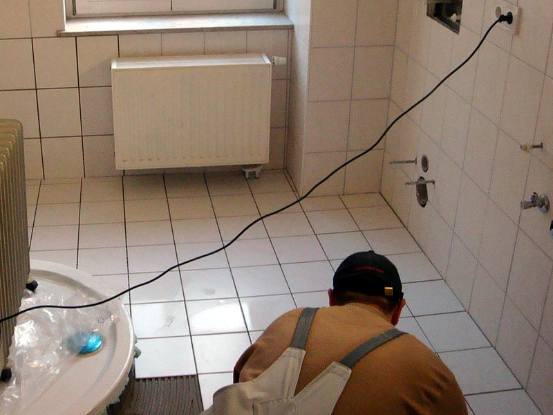 Fliesenleger (Archiv) - Foto: über dts Nachrichtenagentur