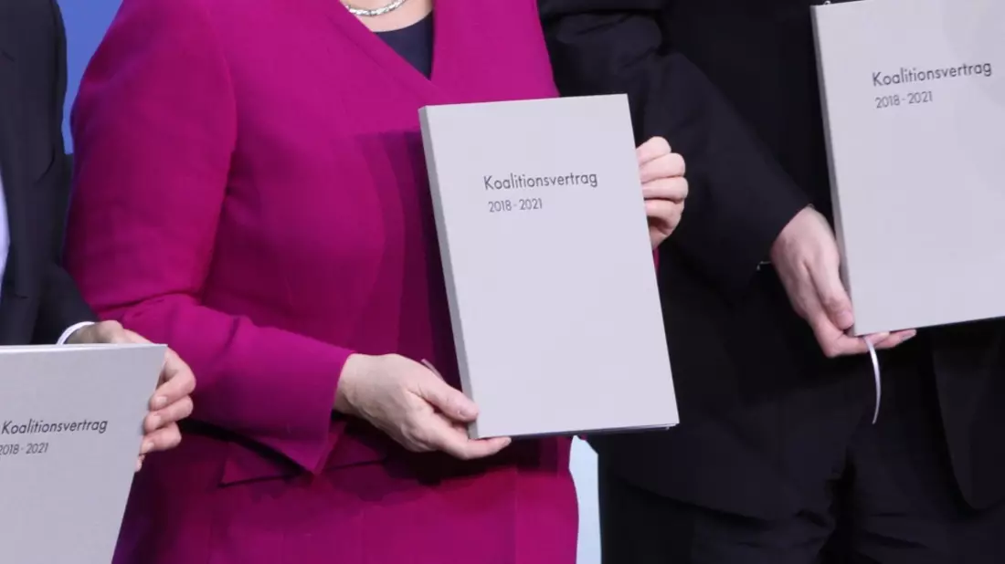 Scholz, Merkel und Seehofer mit Koalitionsvertrag 2018-2021 - Bild: über dts Nachrichtenagentur