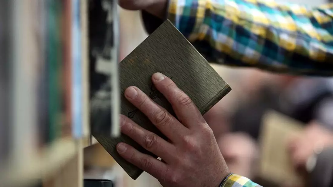 Leser mit Büchern (Archiv) - Bild: über dts Nachrichtenagentur