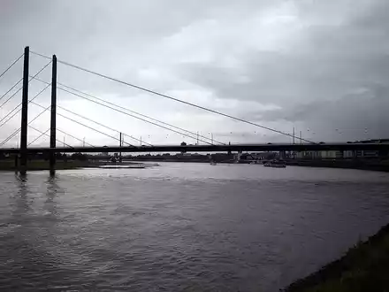Rheinkniebrücke am Rhein bei Düsseldorf - Foto: über dts Nachrichtenagentur