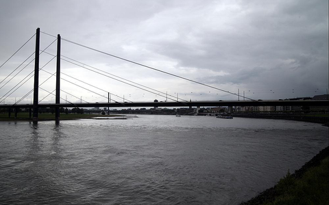 Rheinkniebrücke am Rhein bei Düsseldorf - Foto: über dts Nachrichtenagentur
