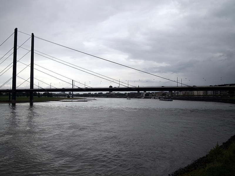Rheinkniebrücke am Rhein bei Düsseldorf - Foto: über dts Nachrichtenagentur