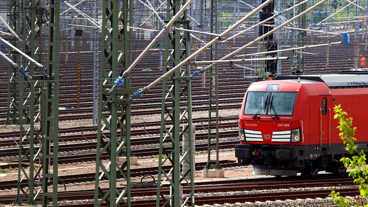Lok auf Gleisanlage - Foto: über dts Nachrichtenagentur