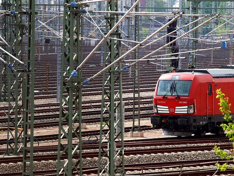 Lok auf Gleisanlage (Archiv) - Foto: über dts Nachrichtenagentur