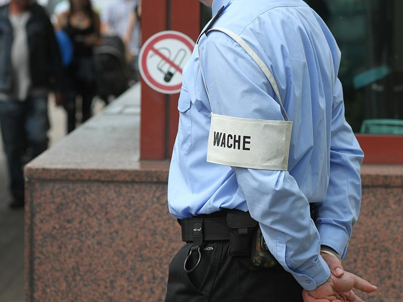 Privater Sicherheitsdienst an einer Kaserne (Archiv) - Foto: über dts Nachrichtenagentur