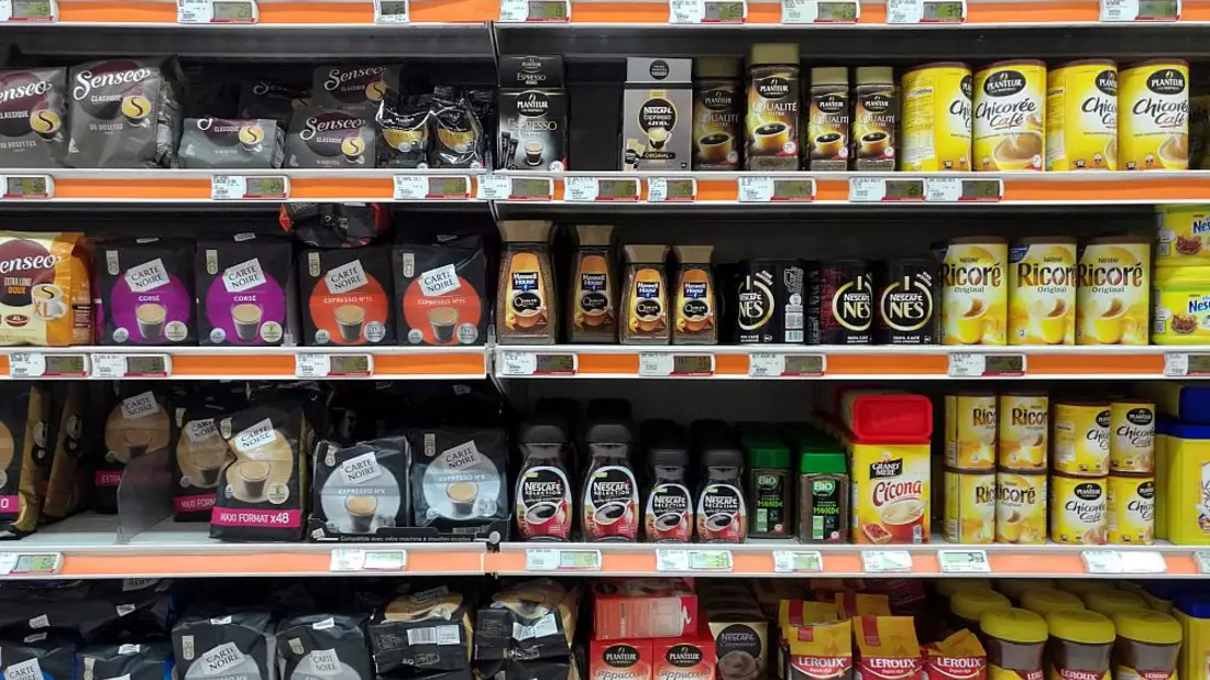 Kaffee und Tee im Supermarkt (Archiv) - Bild: über dts Nachrichtenagentur