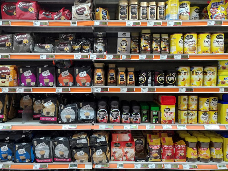 Kaffee und Tee im Supermarkt (Archiv) - Foto: über dts Nachrichtenagentur