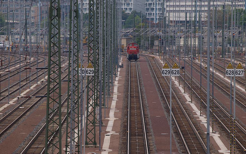 Lok auf Gleisanlage (Archiv) - Foto: über dts Nachrichtenagentur