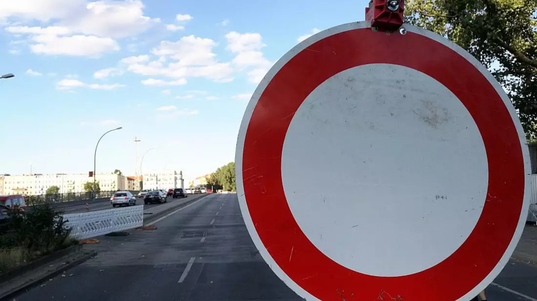 Halbseitig gesperrte Brücke (Archiv) - Bild: über dts Nachrichtenagentur