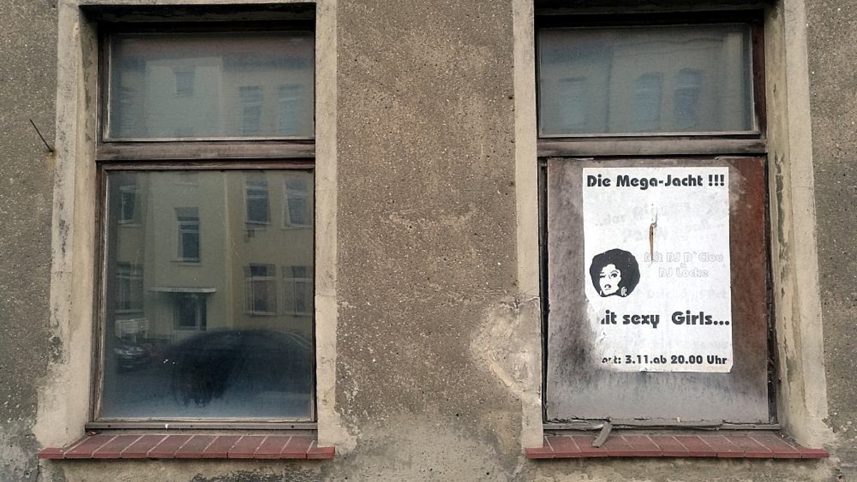 Plakate an leerstehendem Haus in Köthen (Anhalt) (Archiv) - Foto: über dts Nachrichtenagentur