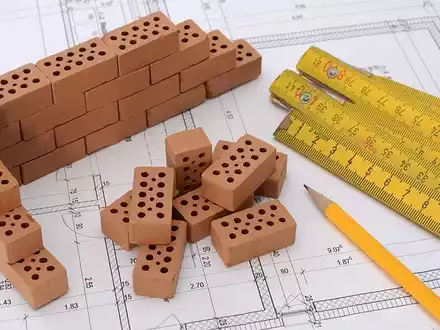 Bei Wohnprojekten in Berlin, die gleichzeitig Grün- und Freiflächen erhalten sollen, ist eine genaue Planung das A und O. - Foto: annca / pixabay.com