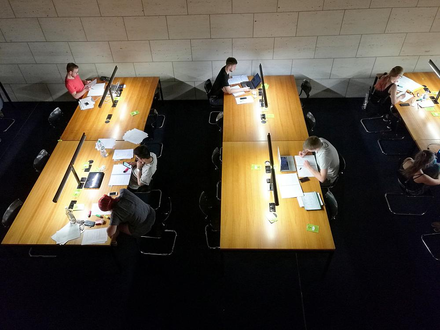 Studenten in einer Bibliothek (Archiv) - Foto: über dts Nachrichtenagentur