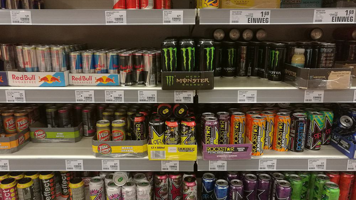 Energydrinks im Supermarktregal (Archiv) - Foto: über dts Nachrichtenagentur
