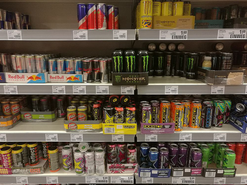 Energydrinks im Supermarktregal (Archiv) - Foto: über dts Nachrichtenagentur