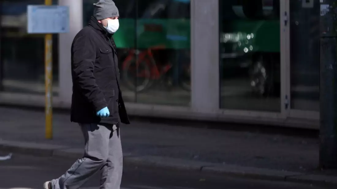 Mann mit Atemschutzmaske - Bild: über dts Nachrichtenagentur