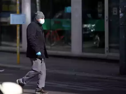 Mann mit Atemschutzmaske - Foto: über dts Nachrichtenagentur