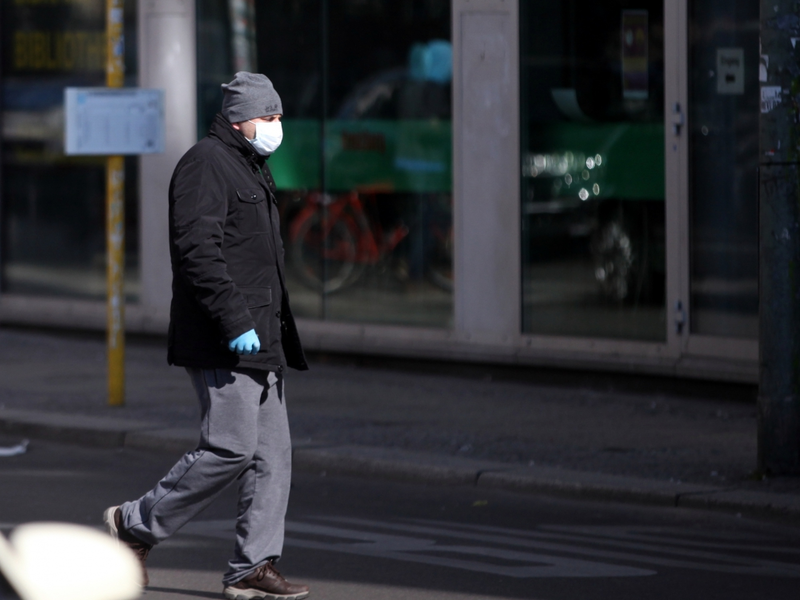 Mann mit Atemschutzmaske - Foto: über dts Nachrichtenagentur