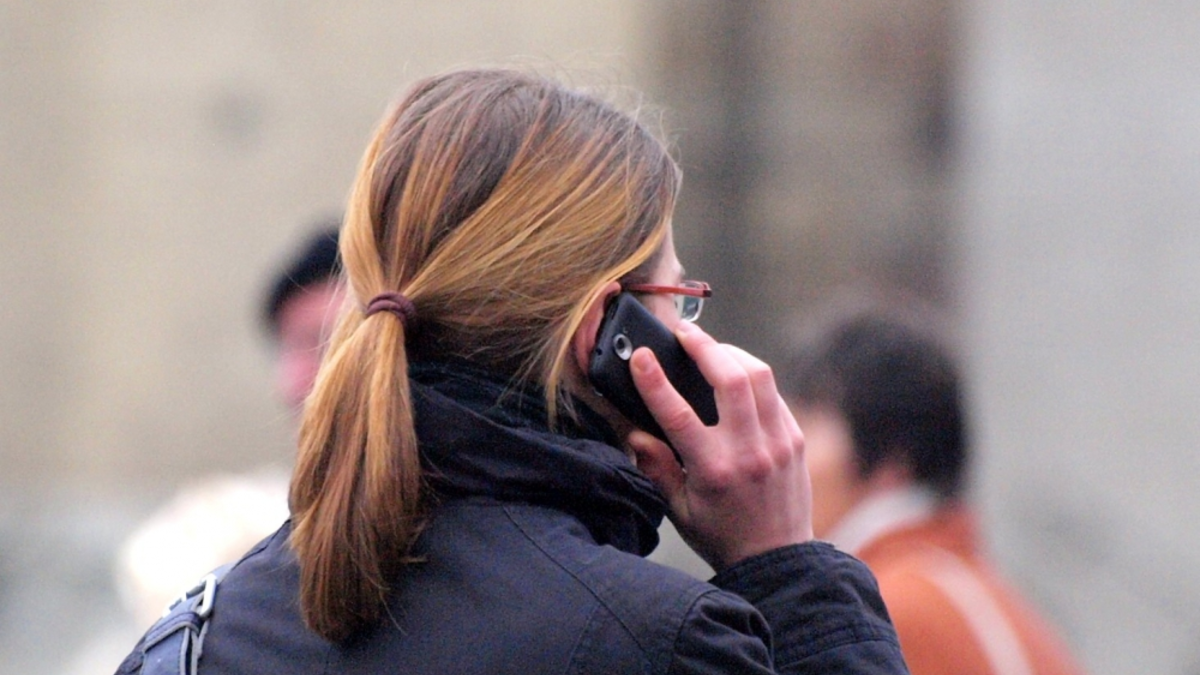 Frau mit Telefon - Foto: über dts Nachrichtenagentur