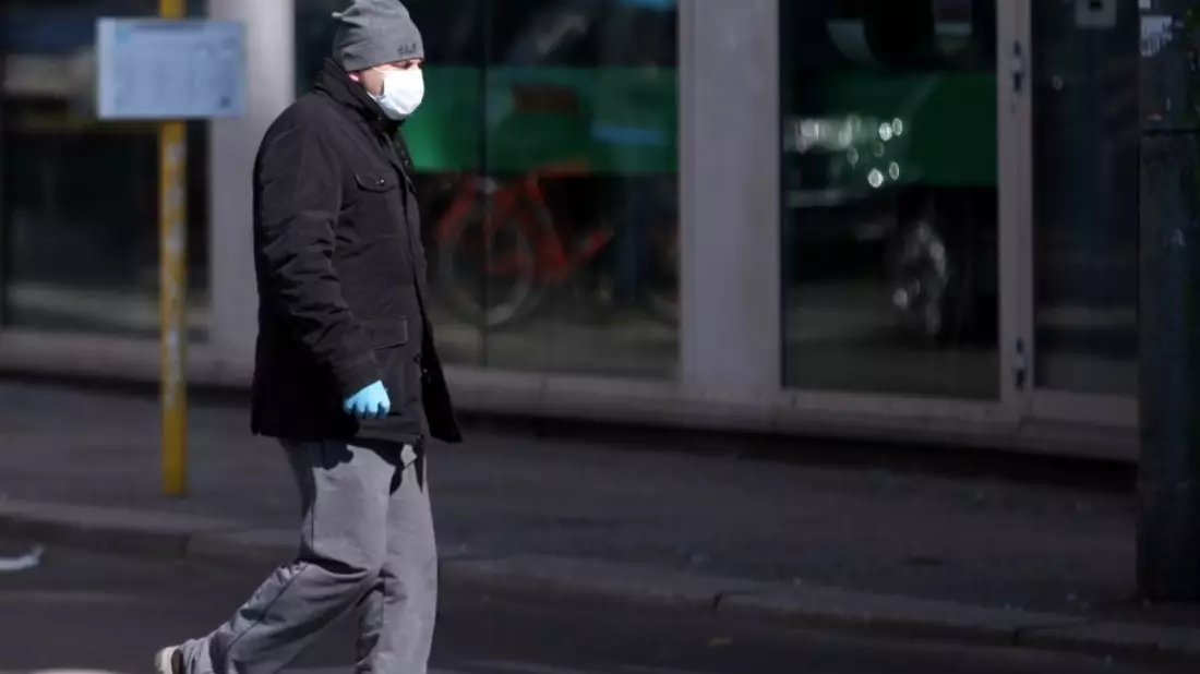 Mann mit Atemschutzmaske - Bild: über dts Nachrichtenagentur