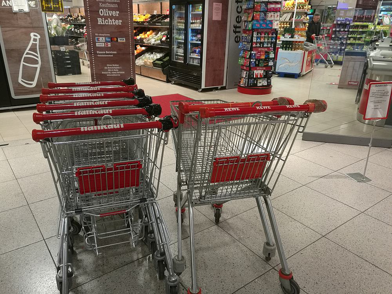 Einkaufswagen vor einem Supermarkt (Archiv) - Foto: über dts Nachrichtenagentur