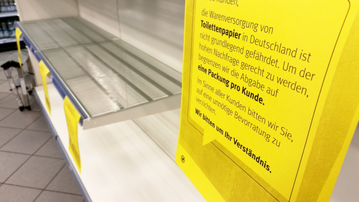 Fast ausverkauftes Klopapier im Supermarkt - Foto: über dts Nachrichtenagentur