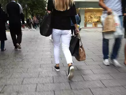 Passantin in der Düsseldorfer Kö (Archiv) - Foto: über dts Nachrichtenagentur