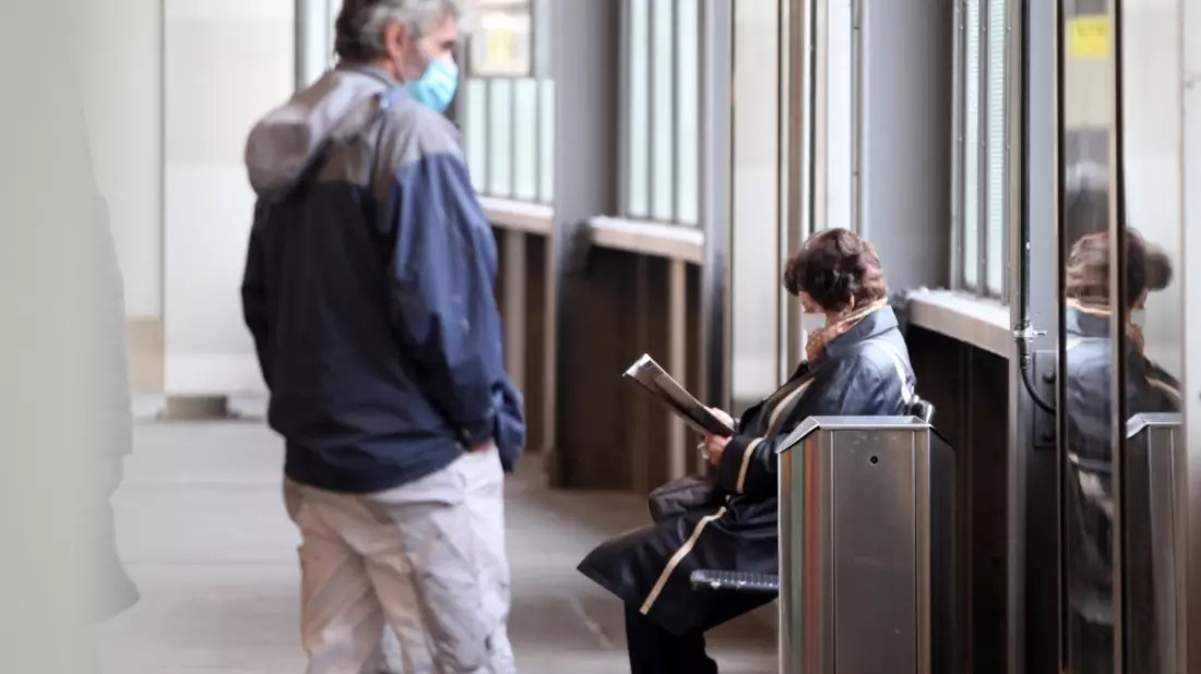 FahrgÃ¤ste mit Mund-Nasen-Schutz - Bild: über dts Nachrichtenagentur